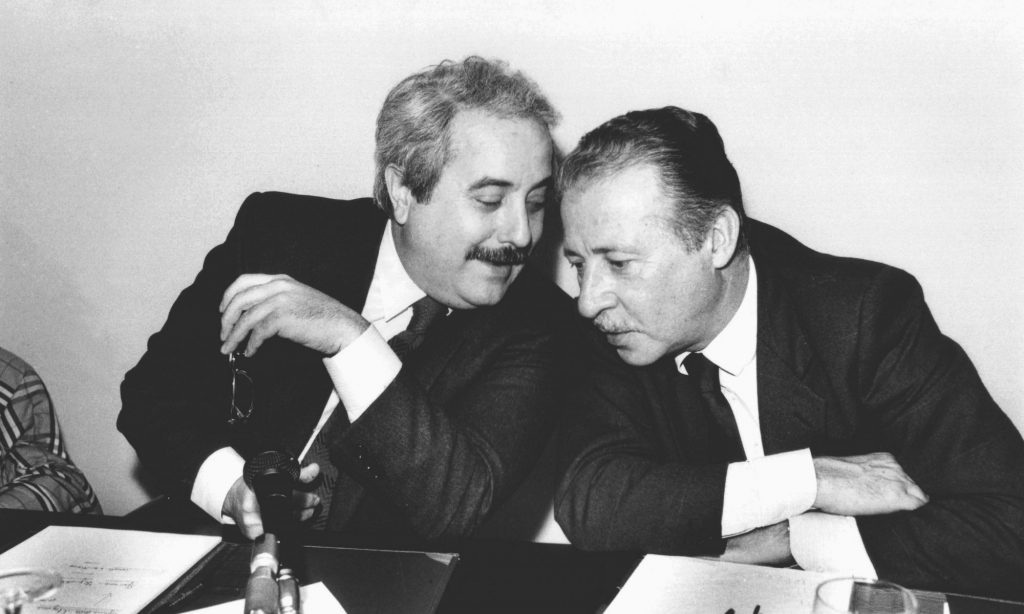 23 maggio, Giornata della legalità: un lenzuolo bianco e un minuto di silenzio nei Comuni